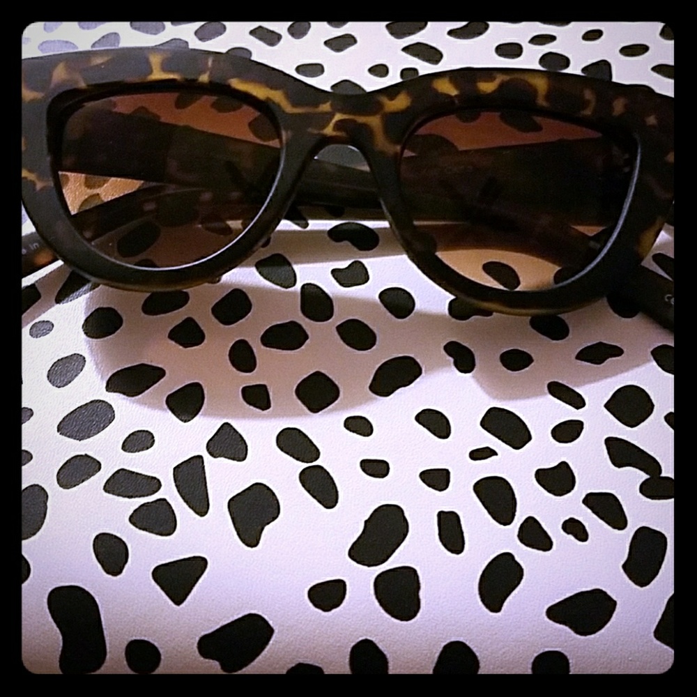 Quay australia kitty cat sunglasses